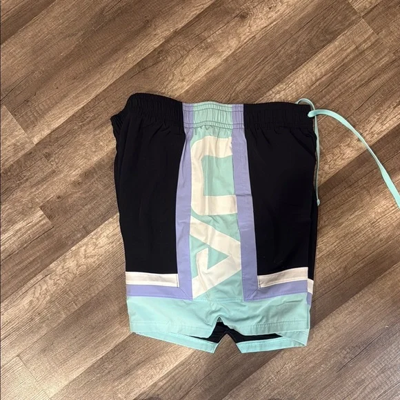 Men’s, Large Under Armour shorts with drawstring & pockets. - Picture 3 of 4